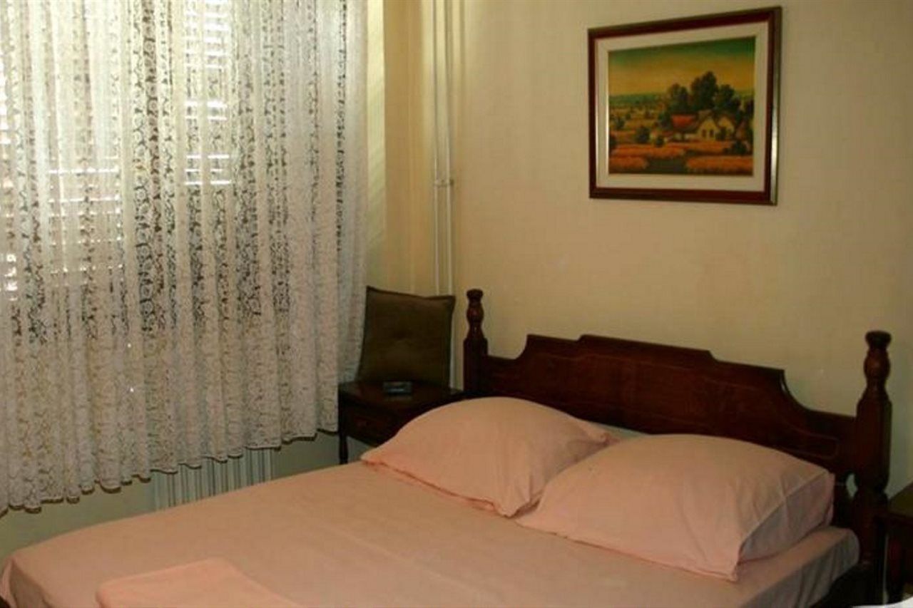 Beli Dvor Hotel Sombor Bagian luar foto