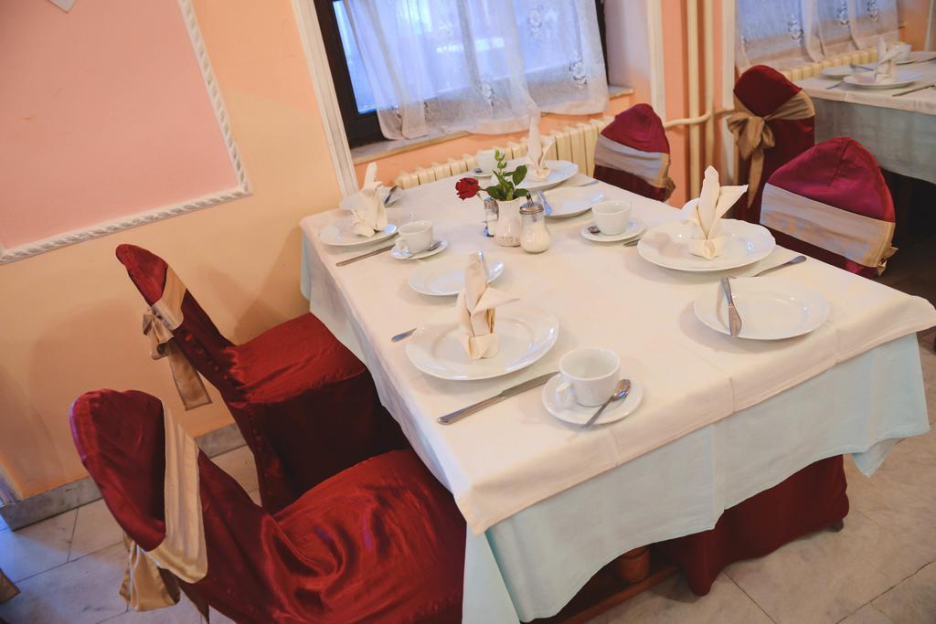 Beli Dvor Hotel Sombor Bagian luar foto