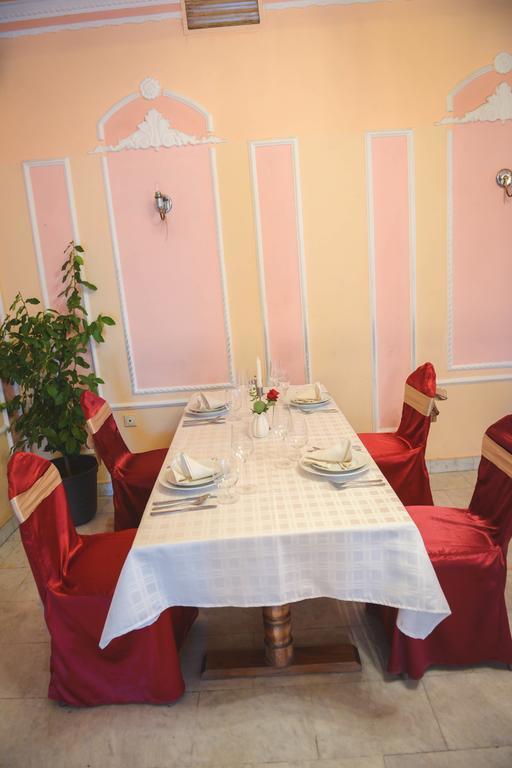 Beli Dvor Hotel Sombor Bagian luar foto