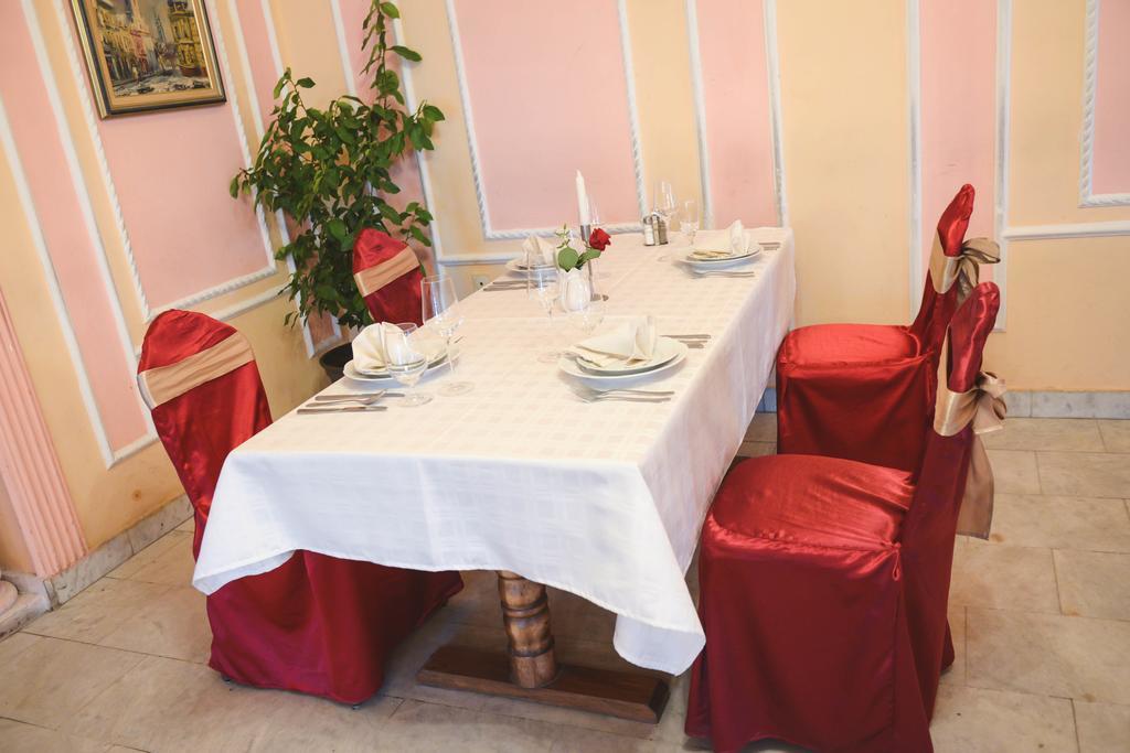 Beli Dvor Hotel Sombor Bagian luar foto