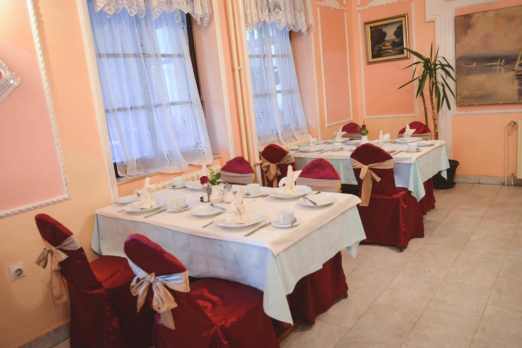 Beli Dvor Hotel Sombor Bagian luar foto