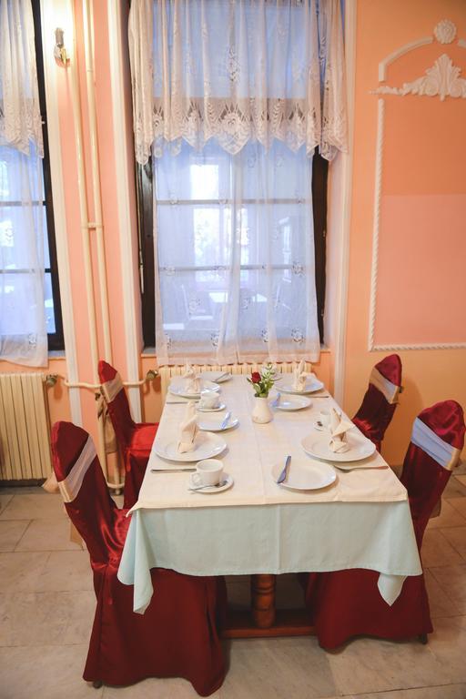 Beli Dvor Hotel Sombor Bagian luar foto